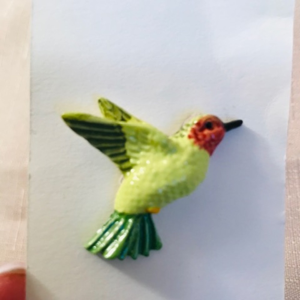Beautiful Hummingbird Pin With Gift Box - Picture 7 of 8